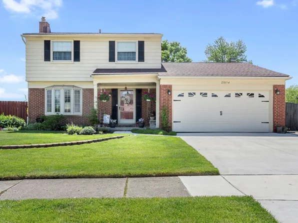 27654 Oakcrest Dr, Brownstown, MI 48183