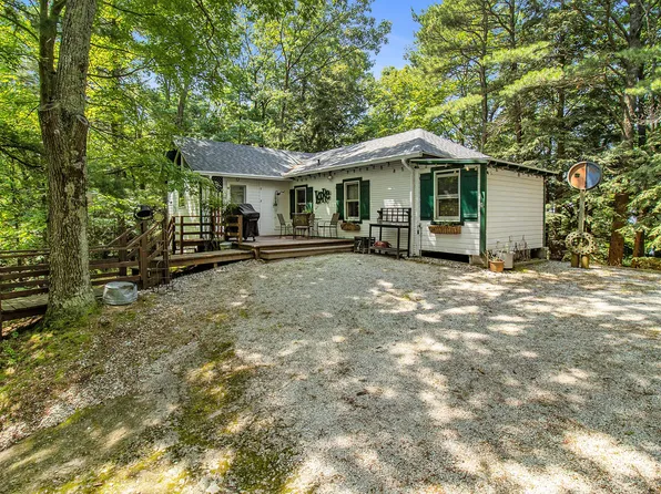 894 S Beach St, Pentwater, MI 49449