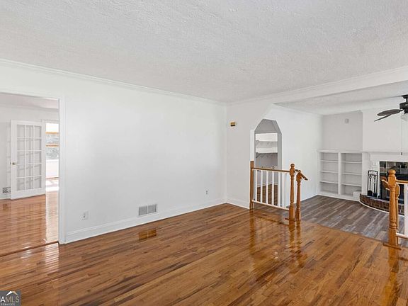 4th image of 2749 Preston Dr