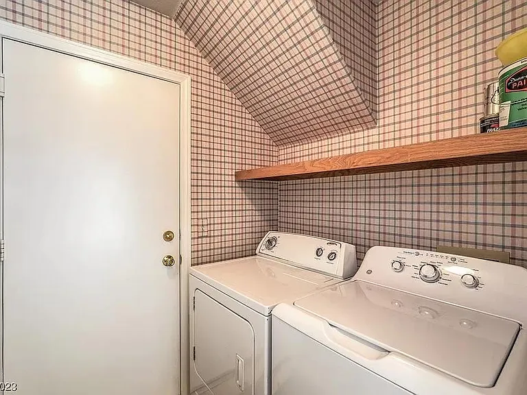 8939 Dove Cove Dr — Photo 18