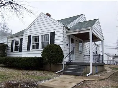1841 Pershing Blvd photo 1