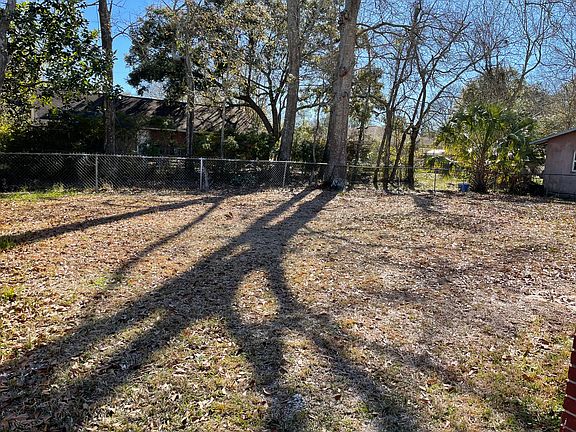 2nd image of 319 Poplar Dr