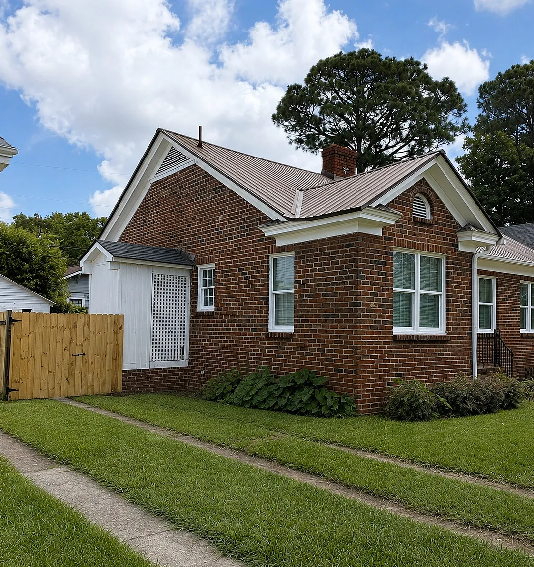 3 bed, 1300 sqft, $2,100 — Photo 2