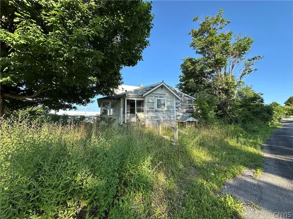 6691 Benedict Rd, East Syracuse, NY 13057