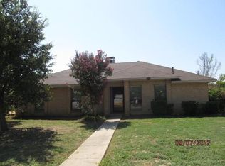 1670 Canterbury Ln, Lewisville, TX 75067