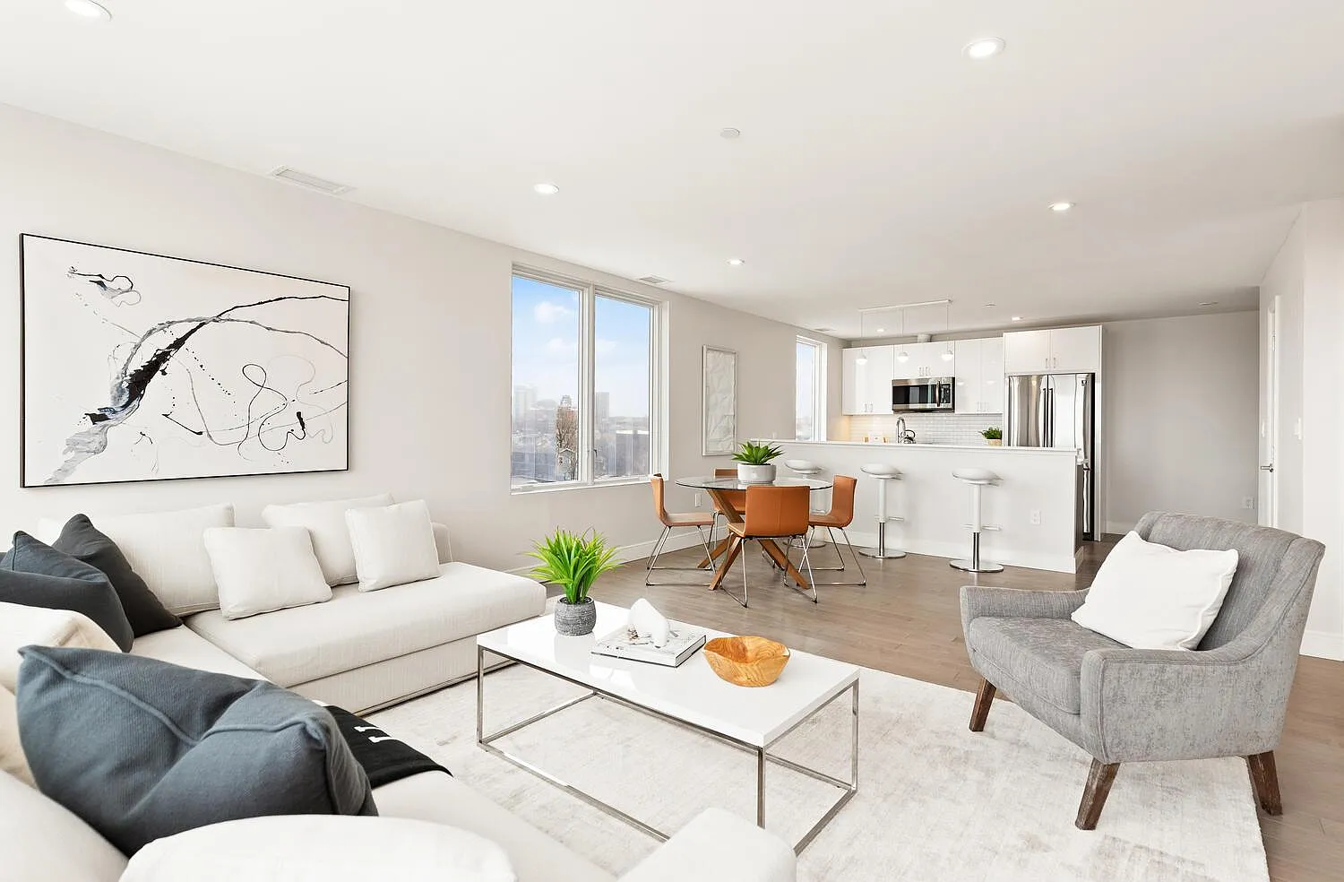 2 bed, 1200 sqft, $3,570 — Photo 2