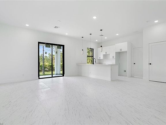 4th image of 3175 Sunshine Blvd