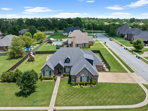 1255 Edinburgh Loop, Springdale, AR 72762