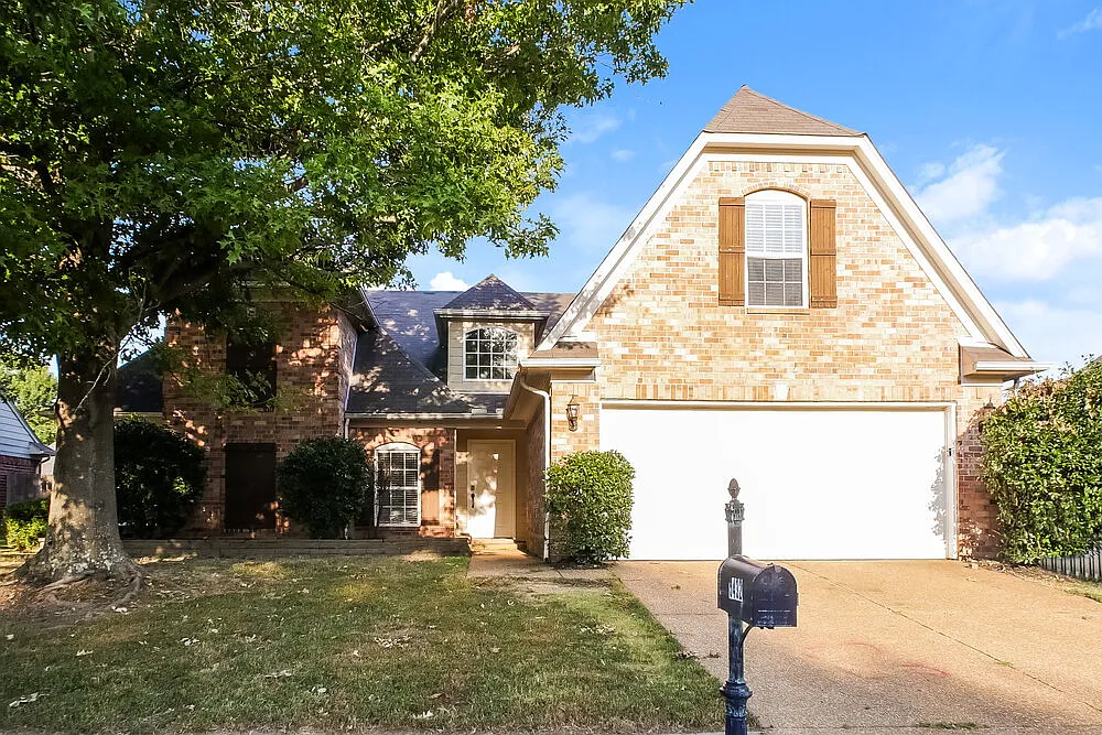 3 bed, 2.0 bath, 2195 sqft, $2,045 — Photo 1