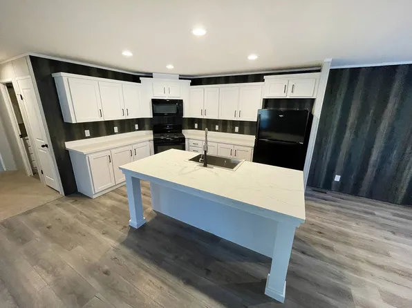 28 Woodmoor Ct #28, Leavenworth, KS 66048