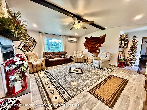 5th image of 323 Sun Valley Rd