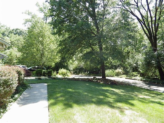 5th image of 370 Adena Brook Ln