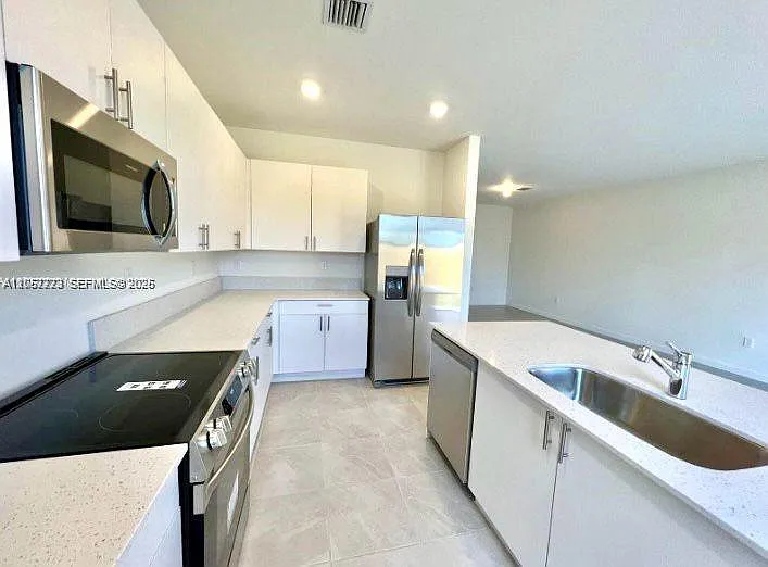 11928 SW 244th Ln #11928 — Photo 3