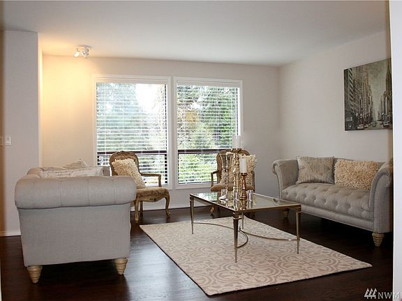 3rd image of 2815 W Lake Sammamish Pkwy NE