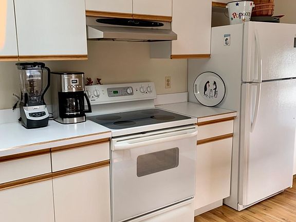 Kitchen with DW & Fridge