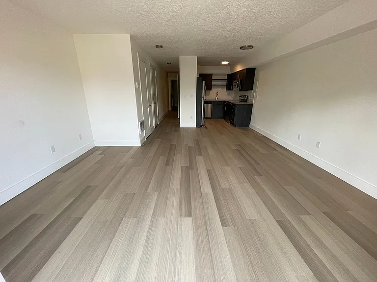 The Courtcrest Apartments — Photo 7