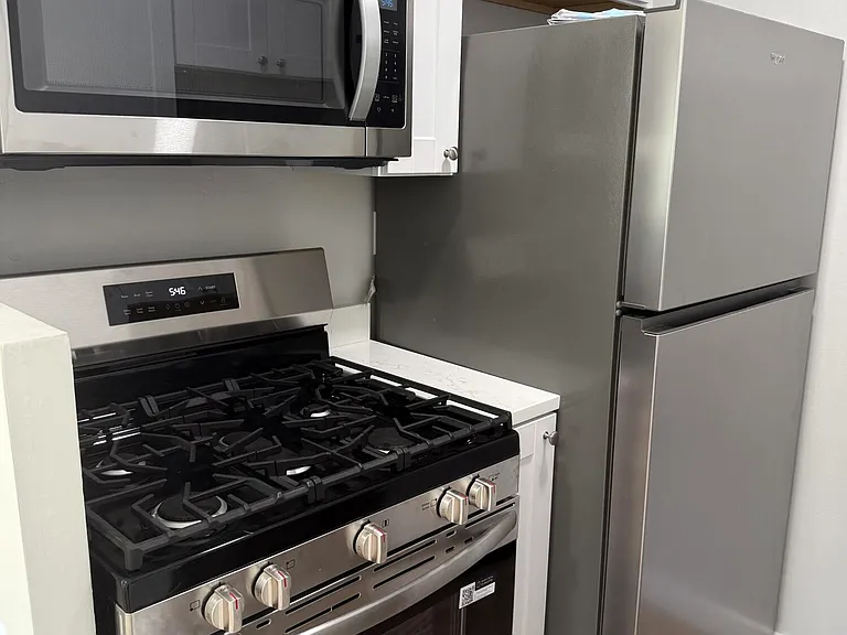 407 NE 8th Ave #2G — Photo 3