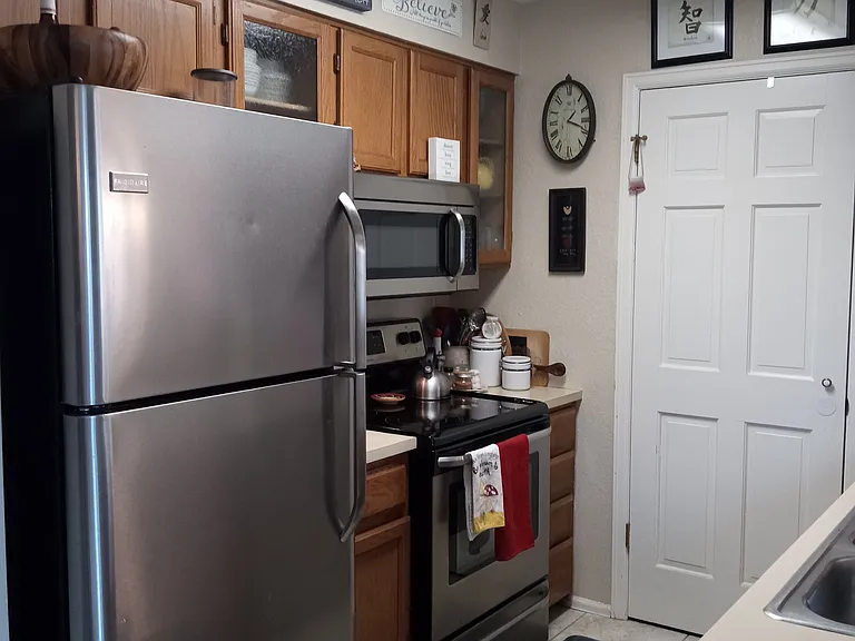 Stainless appliances. Separate pantry/furnace room.