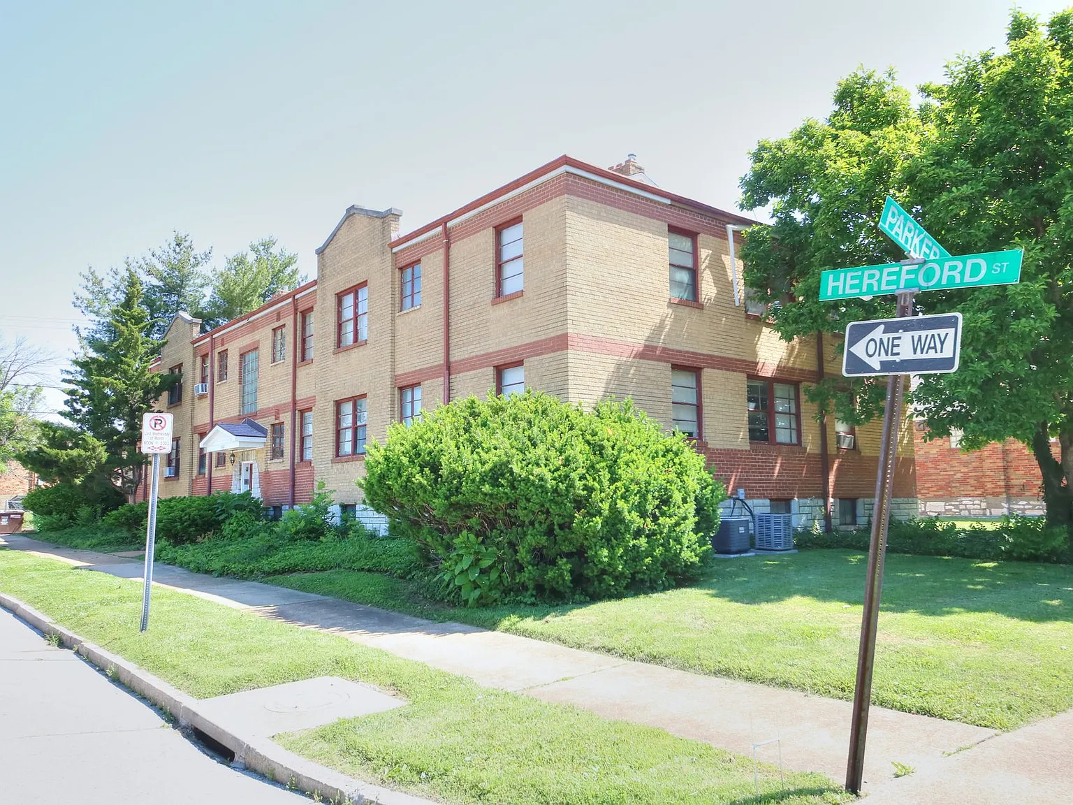 3322 Hereford St. — Photo 2