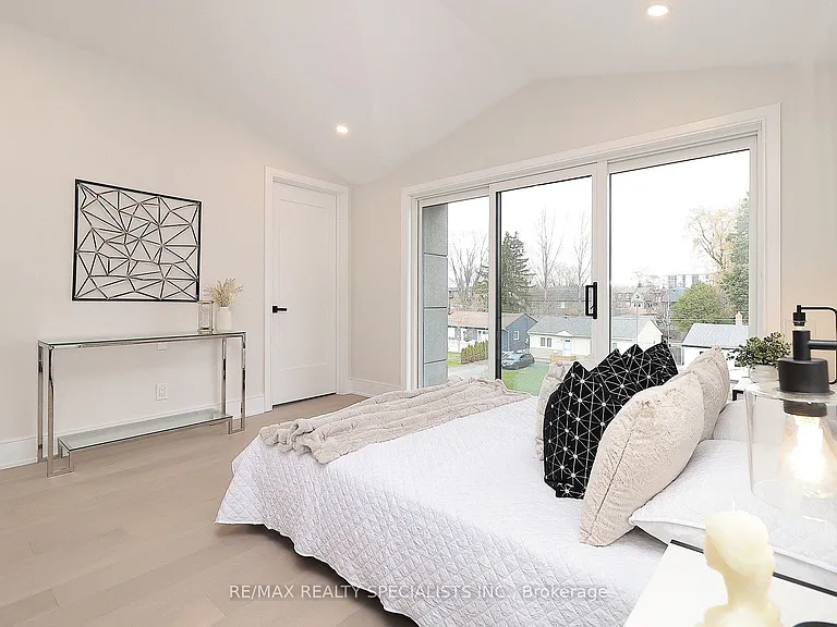1046 Roosevelt Rd — Photo 39