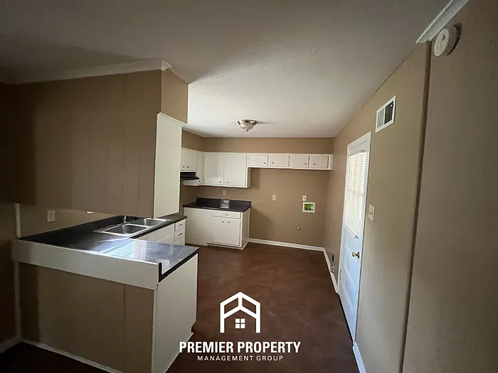 1360 Winfield Rd — Photo 8