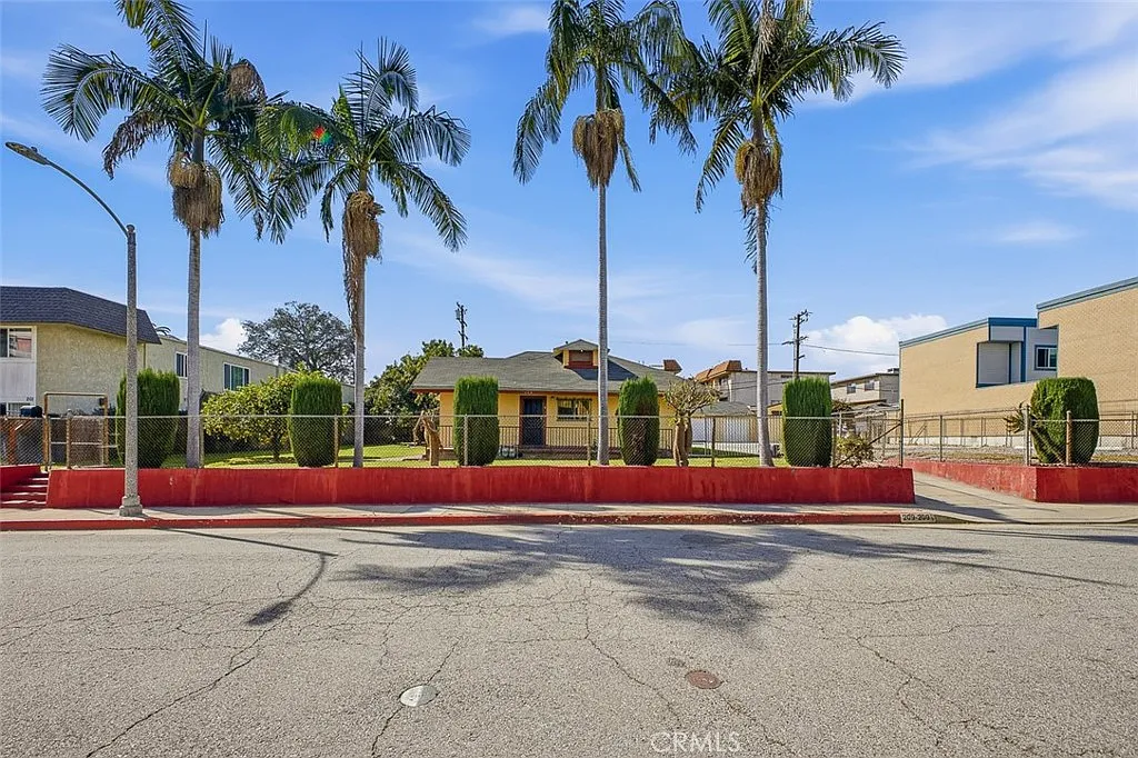 3 bed, 1216 sqft, $3,300 — Photo 1