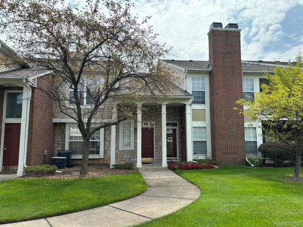 5784 Pine Aires Dr, Sterling Heights, MI 48314