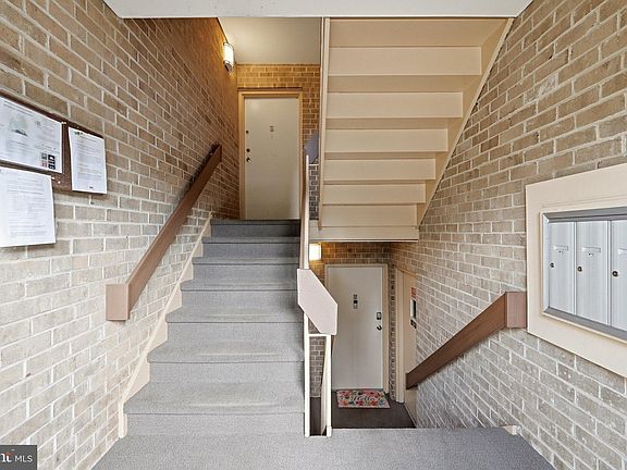 3rd image of 1643 Parkcrest Cir APT 301