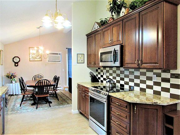 4th image of 41 Brewster Woods Dr
