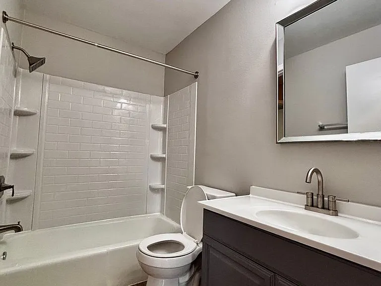 Silver Rock Avenue Apartments — Photo 9