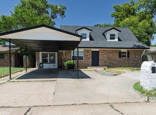 122 NE Angus St, Lawton, OK 73507