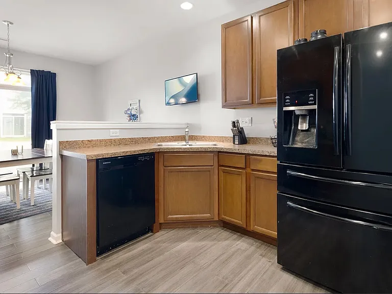 433 Acushnet St — Photo 9