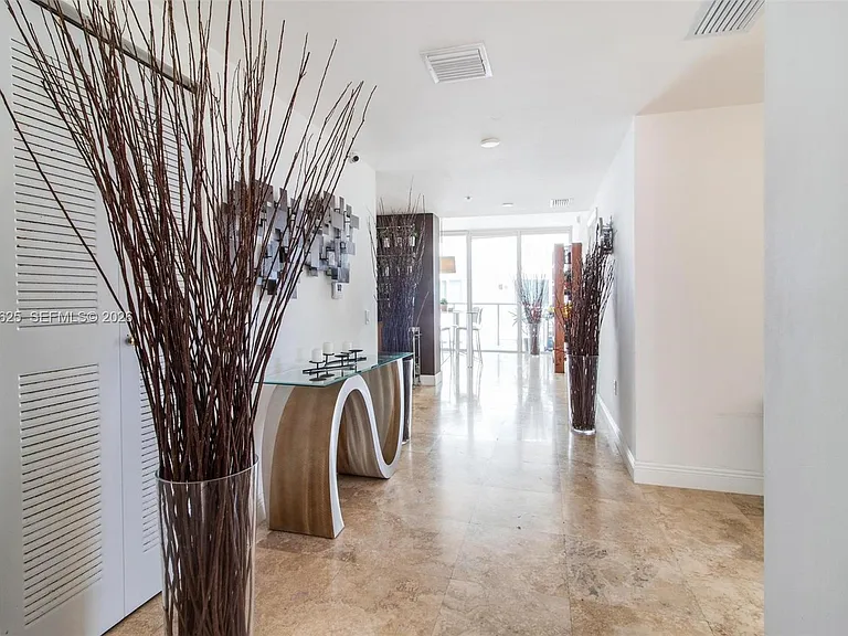 6305 Indian Creek Dr #5A — Photo 3