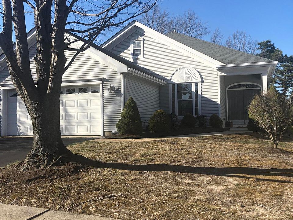 1st image of 7 Greenfields Dr