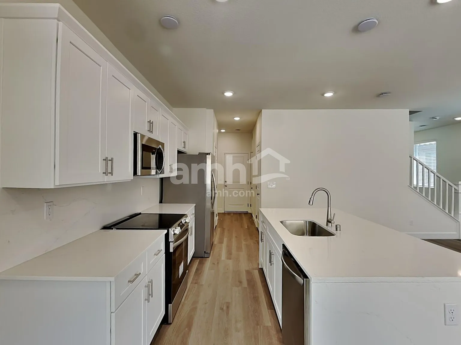 3 bed, 2.5 bath, 1808 sqft, $2,410 — Photo 3