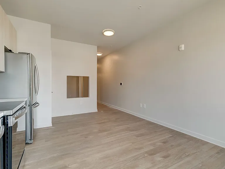 115 W Hamburg — Photo 32