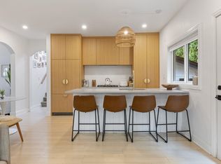 745 Saint Andrews Ave #737, North Vancouver, BC V7L 3L1