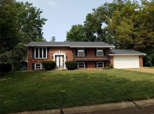 12121 Greenwalk Dr, Saint Louis, MO 63146