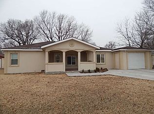 2011 Andrews St, Winfield, KS 67156