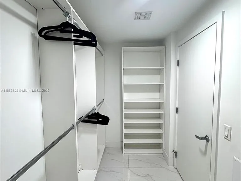 16385 Biscayne Blvd #2720 — Photo 38
