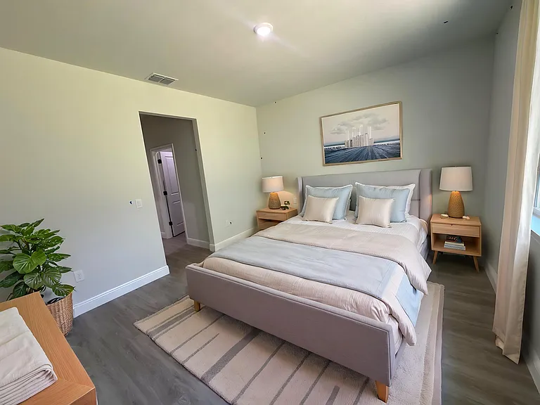 1557 W Elder Ln — Photo 13