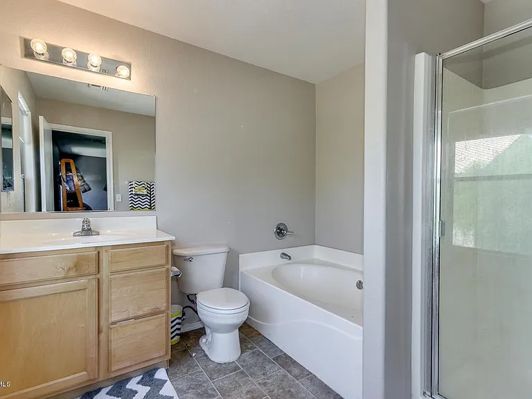 620 E Banelli Pl — Photo 2