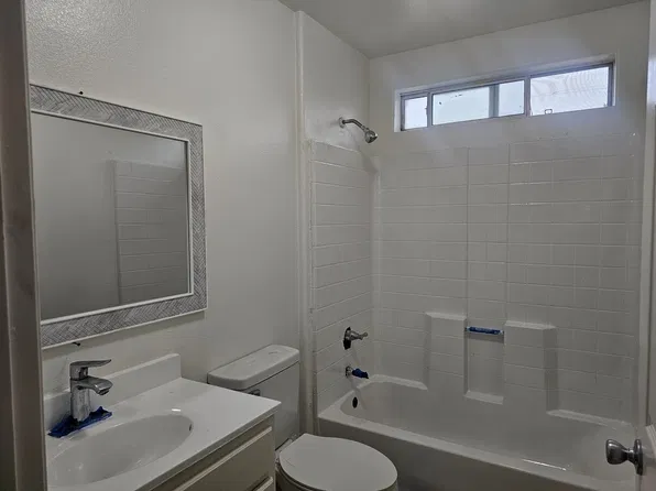 10835 Weigand Ave, Los Angeles, CA 90059