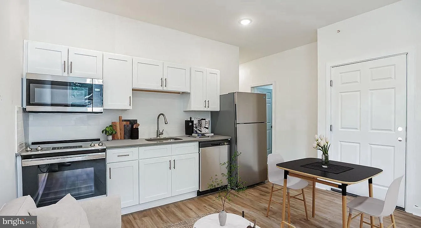 2 bed, 2.0 bath, 14400 sqft, $2,050 — Photo 1