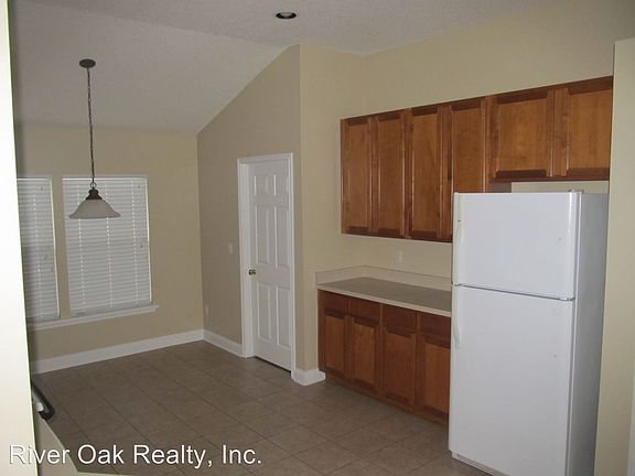 5th image of 3215 Wandering Oaks Dr