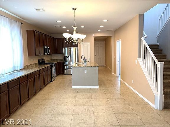 5th image of 11218 Meadow Cove St