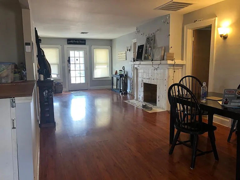 5726 Charlotte St — Photo 4