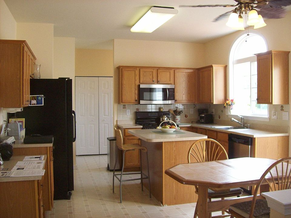 Eat in kitchen