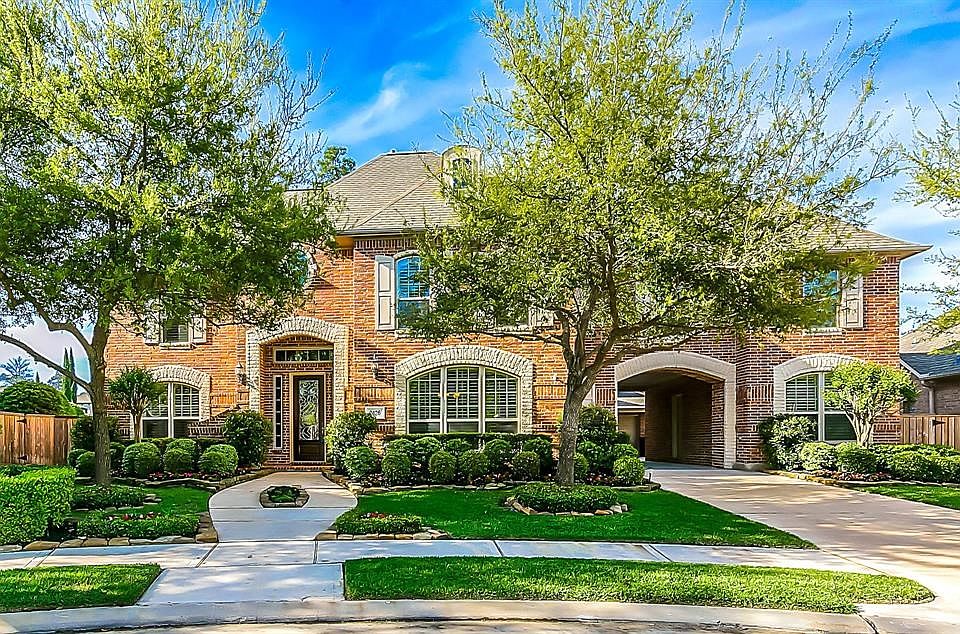 Welcome home to your private retreat in sought after Lakes of Cypress Forest!