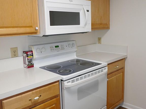 4th image of 5608 Pinehill Ln